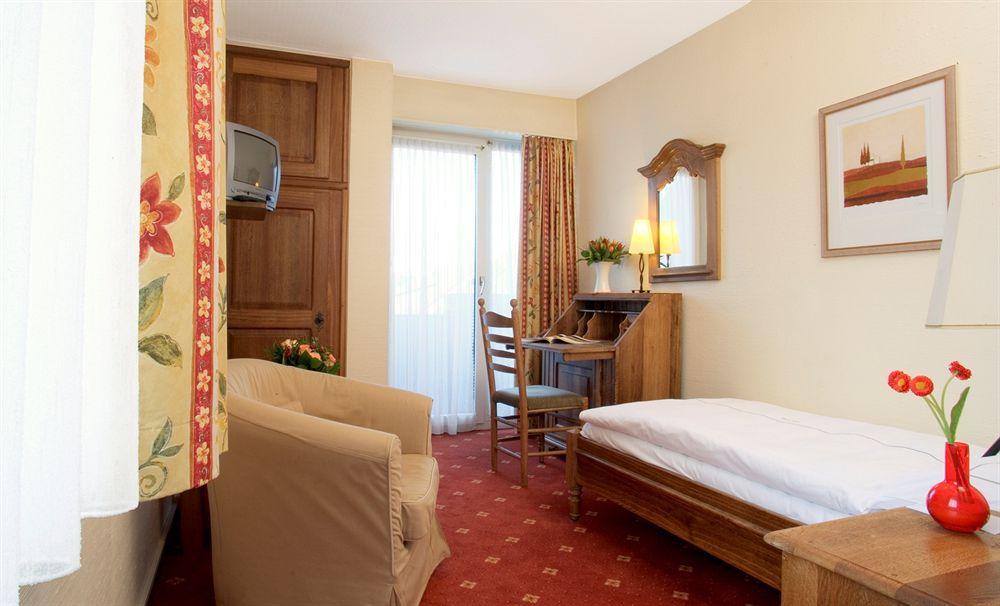 Airport Fashion Hotel Dusseldorf Bagian luar foto