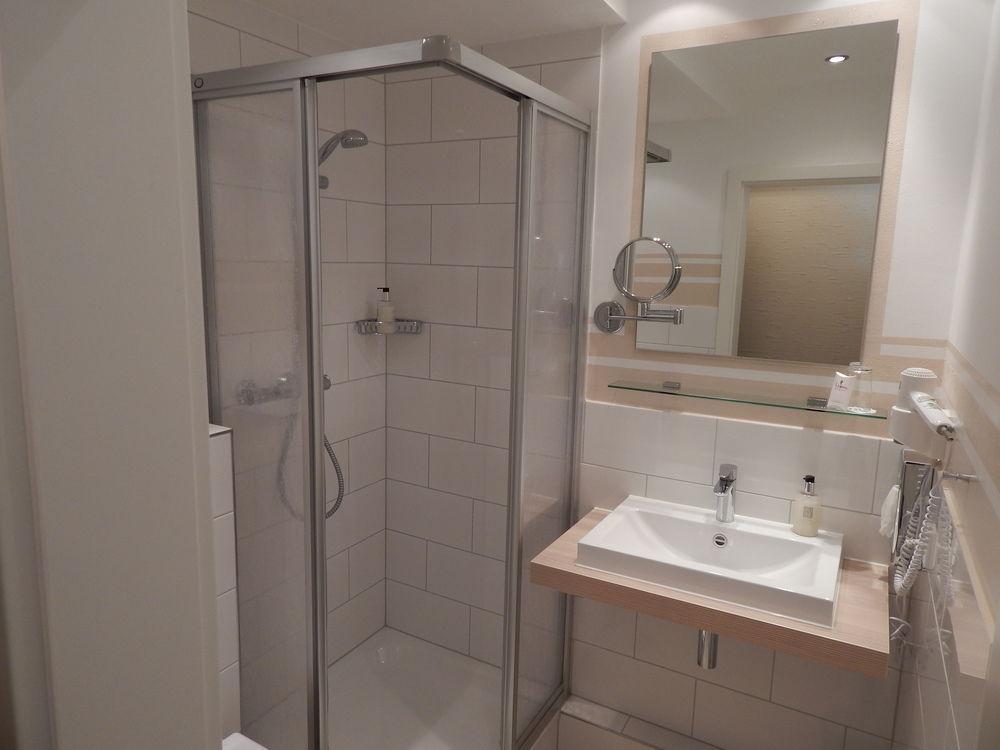 Airport Fashion Hotel Dusseldorf Bagian luar foto