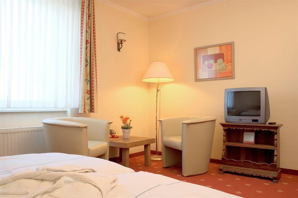 Airport Fashion Hotel Dusseldorf Bagian luar foto