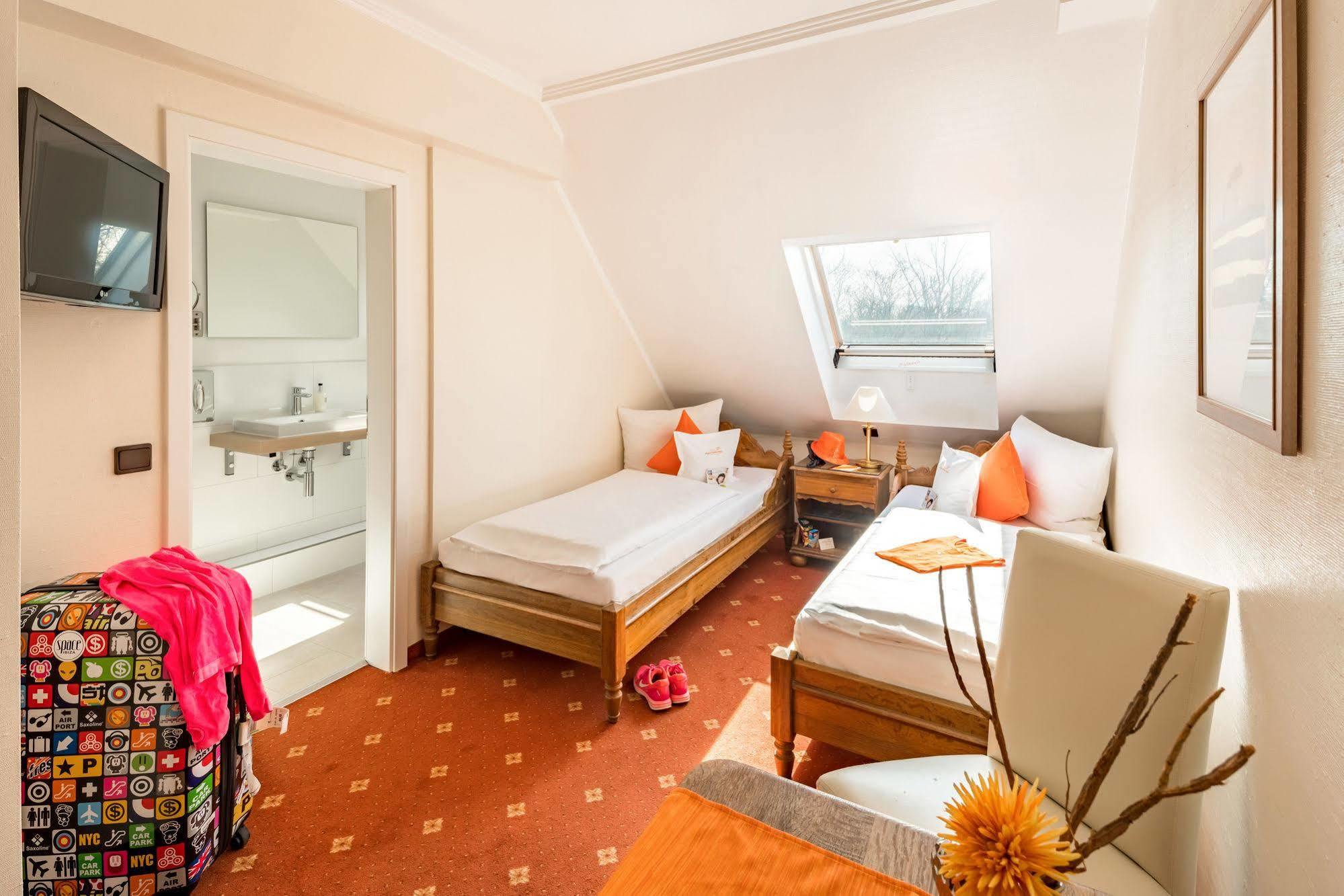Airport Fashion Hotel Dusseldorf Bagian luar foto
