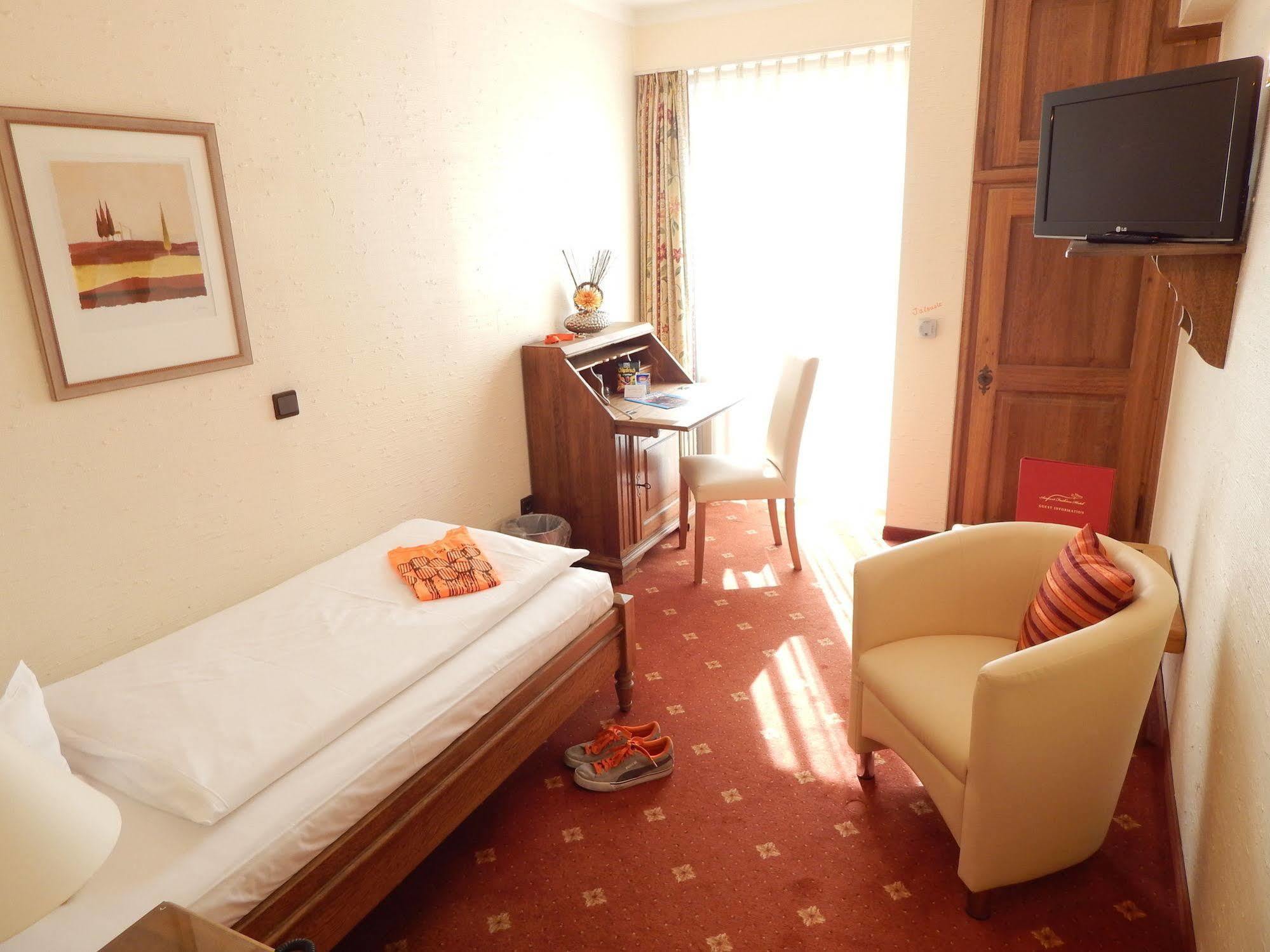 Airport Fashion Hotel Dusseldorf Bagian luar foto