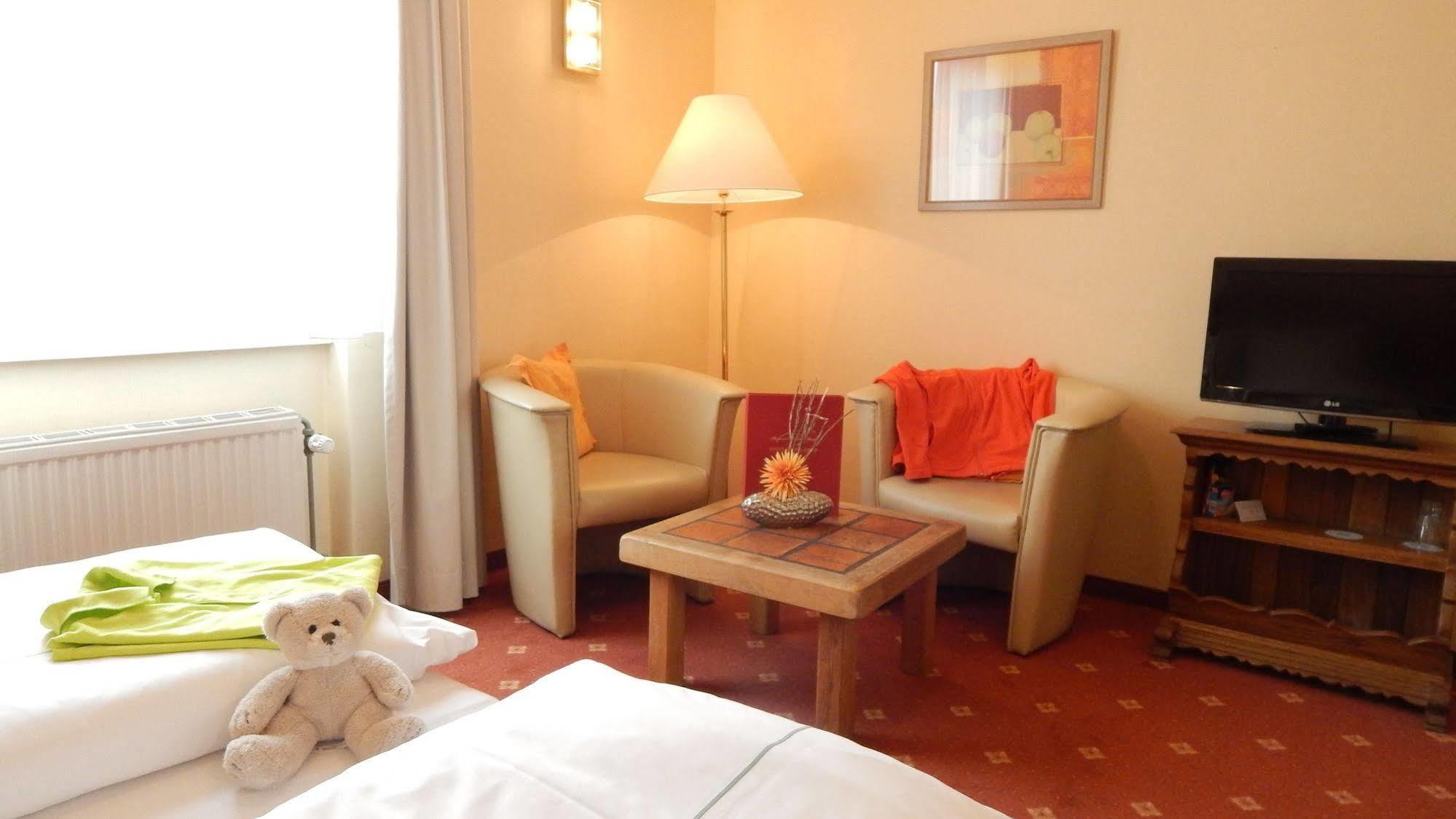 Airport Fashion Hotel Dusseldorf Bagian luar foto
